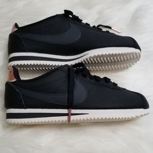 Nike womens classic Cortez